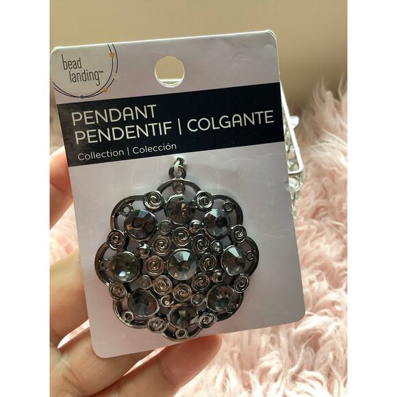 New pendant collection bead landing - Picture 3 of 3